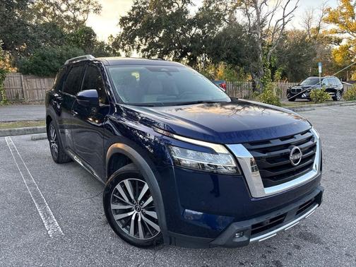 2022 Nissan Pathfinder Platinum 2WD