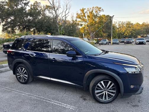 2022 Nissan Pathfinder Platinum 2WD