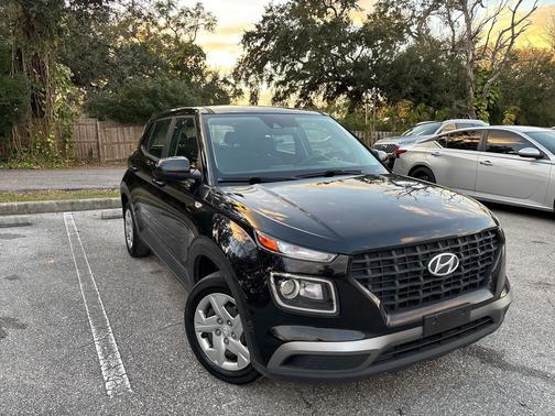 2020 Hyundai VENUE SE