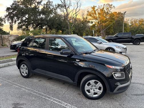 2020 Hyundai VENUE SE