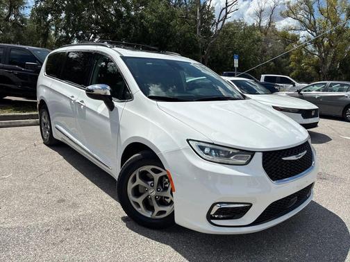 Bright White Clearcoat 2023 Chrysler Pacifica Limited