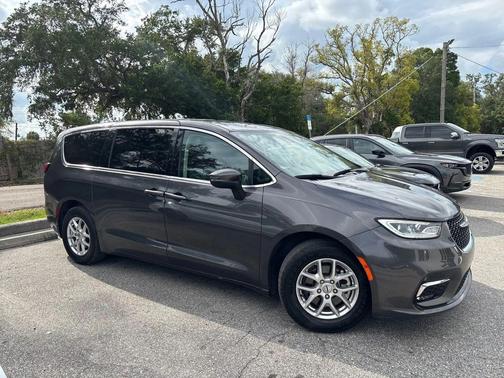 Granite Crystal Metallic Clearcoat 2023 Chrysler Pacifica Touring L