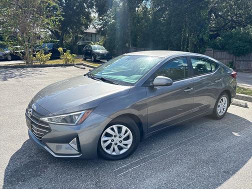 2020 Hyundai ELANTRA SE