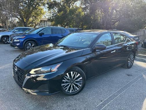 2025 Nissan Altima SV FWD