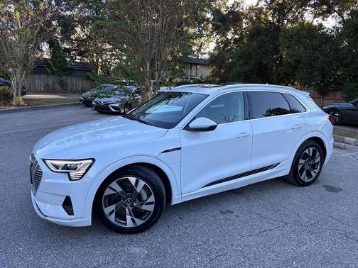 2021 Audi e-tron Premium
