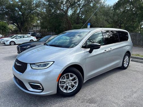 Silver Mist Clearcoat 2024 Chrysler Pacifica Touring L