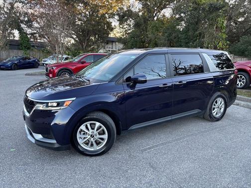 2022 Kia Carnival LX