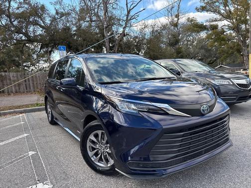 2021 Toyota Sienna LE