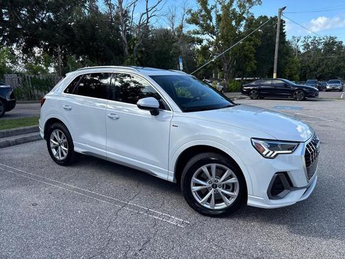 2024 Audi Q3 Premium 45 TFSI S line quattro Tiptronic