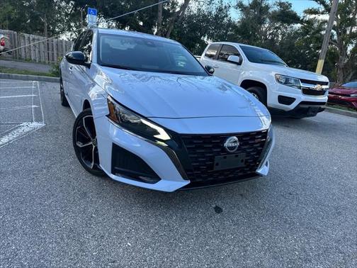 2023 Nissan Altima SR FWD
