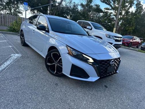 2023 Nissan Altima SR FWD