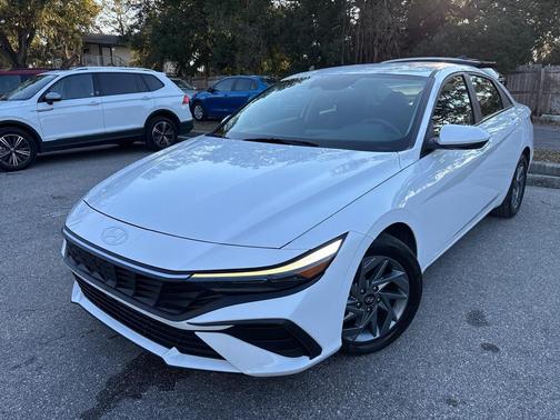 2024 Hyundai ELANTRA SEL