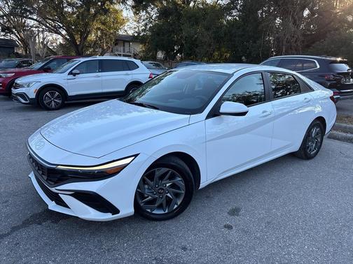 2024 Hyundai ELANTRA SEL
