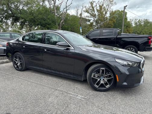 Dark Graphite Metallic 2024 BMW i5 eDrive40