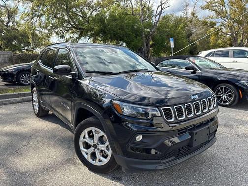 Diamond Black Crystal Pearlcoat 2025 Jeep Compass Latitude