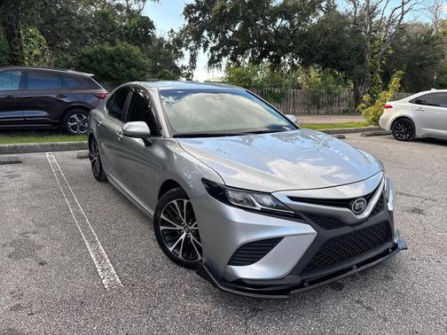 2020 Toyota Camry SE