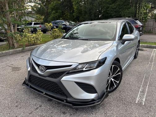 2020 Toyota Camry SE
