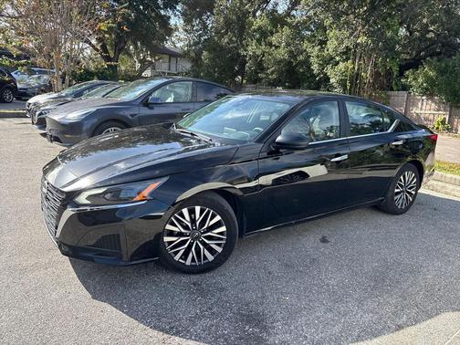 2025 Nissan Altima SV FWD