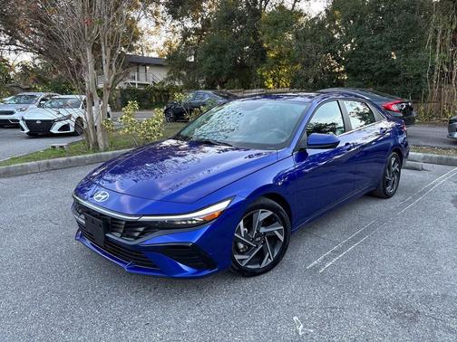 2025 Hyundai ELANTRA SEL