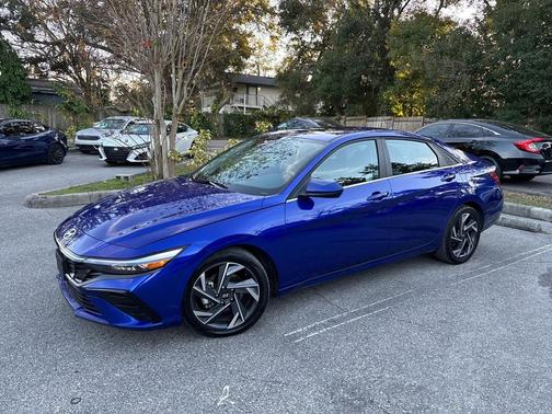 2025 Hyundai ELANTRA SEL