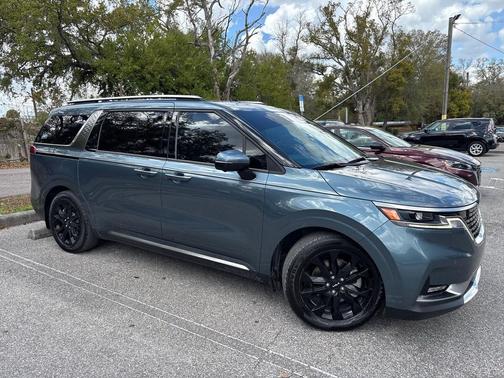 2023 Kia Carnival SX