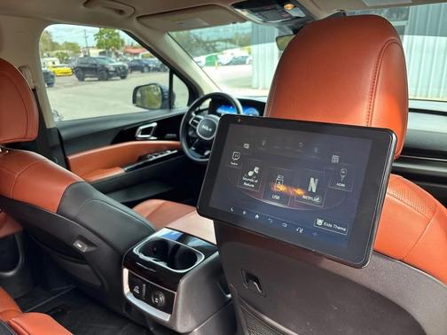 2023 Kia Carnival SX