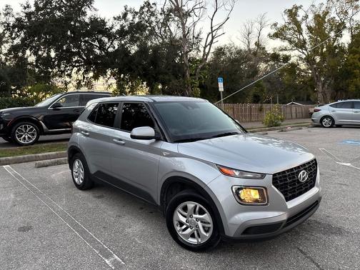2022 Hyundai VENUE SE