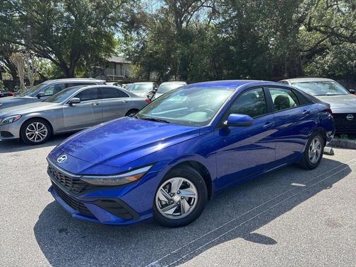 2025 Hyundai ELANTRA SE