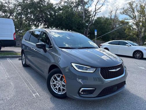 Ceramic Gray Clearcoat 2025 Chrysler Pacifica L