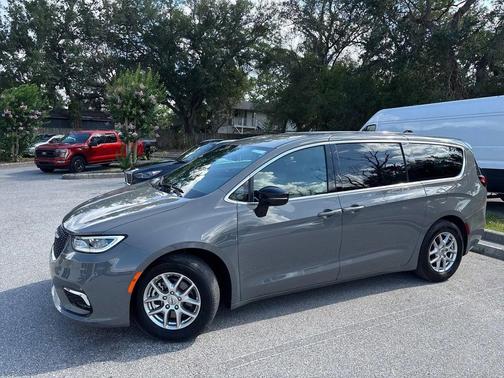 Ceramic Gray Clearcoat 2025 Chrysler Pacifica L