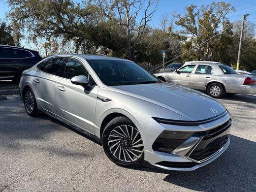 Aero Silver 2025 Hyundai SONATA Hybrid SE