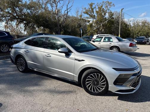 2025 Hyundai SONATA Hybrid SE