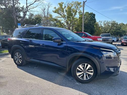 2022 Nissan Pathfinder SL 4WD