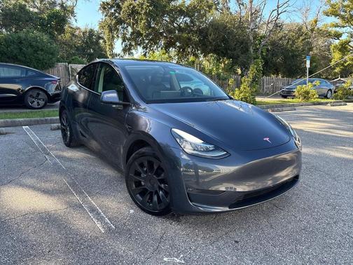 2022 Tesla Model Y Long Range Dual Motor All-Wheel Drive
