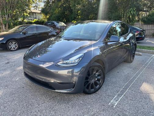 2022 Tesla Model Y Long Range Dual Motor All-Wheel Drive