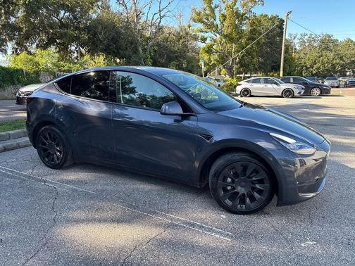 2022 Tesla Model Y Long Range Dual Motor All-Wheel Drive