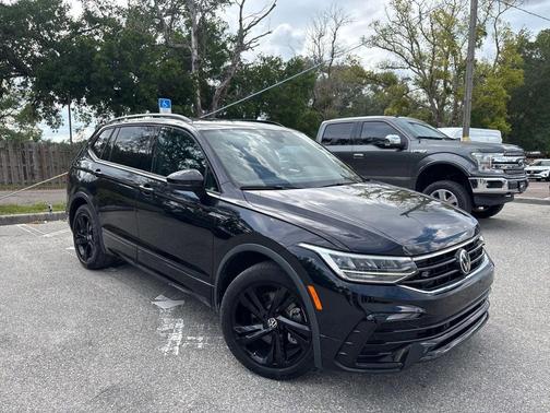 Deep Black Pearl 2023 Volkswagen Tiguan 2.0T SE R-Line Black