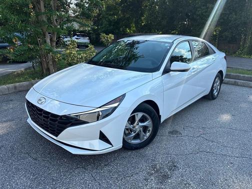 2023 Hyundai ELANTRA SE