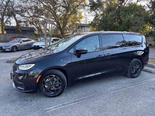 2022 Chrysler Pacifica Hybrid Touring L
