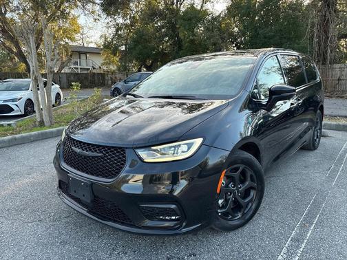 2022 Chrysler Pacifica Hybrid Touring L