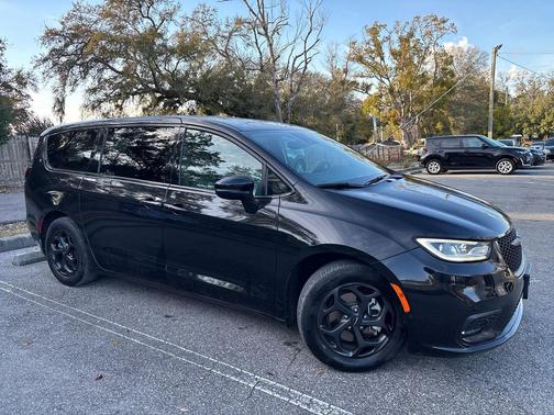 2022 Chrysler Pacifica Hybrid Touring L