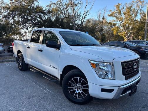 Glacier White 2024 Nissan Titan SV