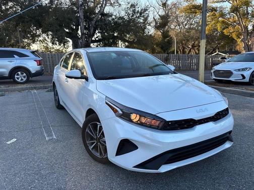 Snow White Pearl 2023 Kia Forte LXS
