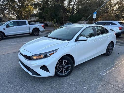 Snow White Pearl 2023 Kia Forte LXS