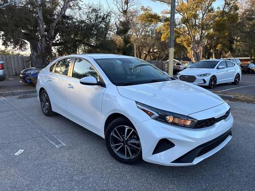 Snow White Pearl 2023 Kia Forte LXS