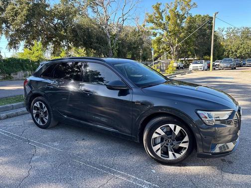 2021 Audi e-tron Premium Plus