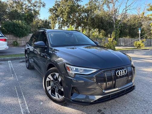 2021 Audi e-tron Premium Plus