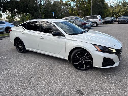 2023 Nissan Altima SR FWD