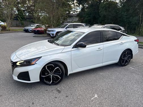2023 Nissan Altima SR FWD