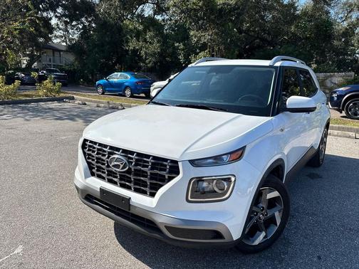 2025 Hyundai VENUE SEL